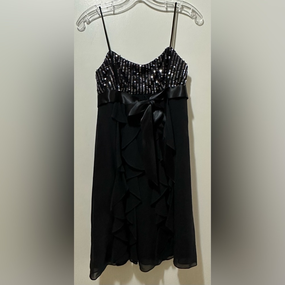 BCBG MAXAZRIA BLACK 100%SILK PARTY DRESS WITH BLACK METALLIC SEQUINS (6P)